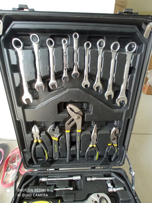 Vând trusă de scule