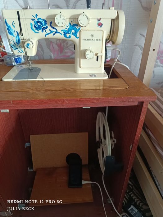 Швейная машинка Чайка