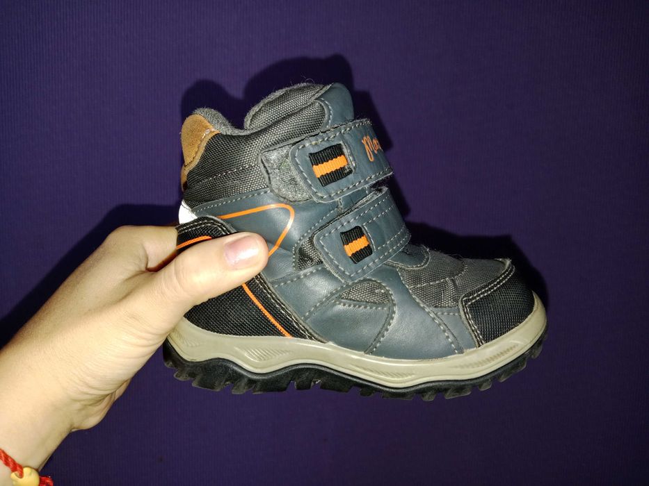 Продам ботинки демисезонные и кеды для мальчика