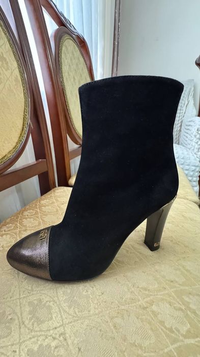 Женская обувь (ботинки)