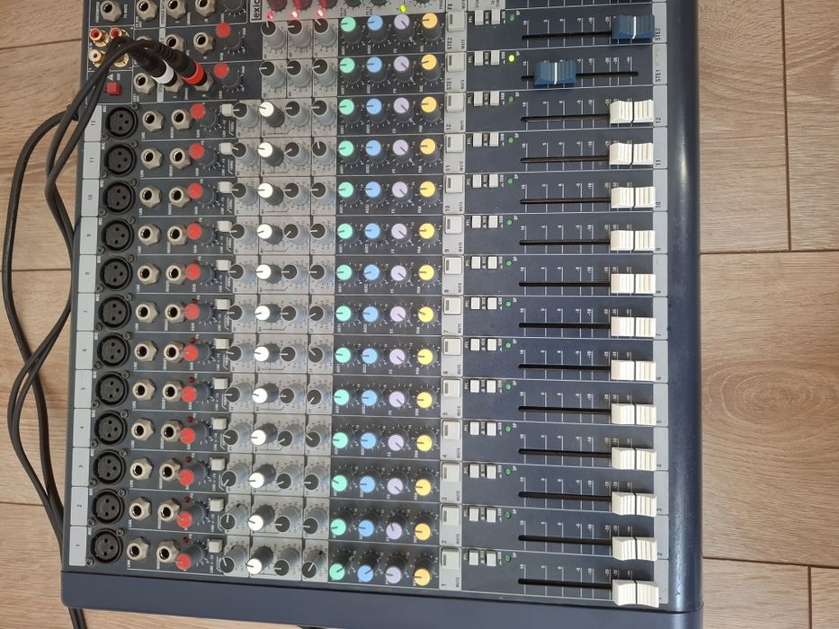 Soundcraft MFX  12