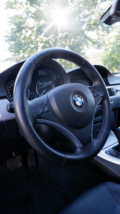 BMW E90 320d 163 CP Automată • Trapa • Piele • Xenon • Navigație Mare