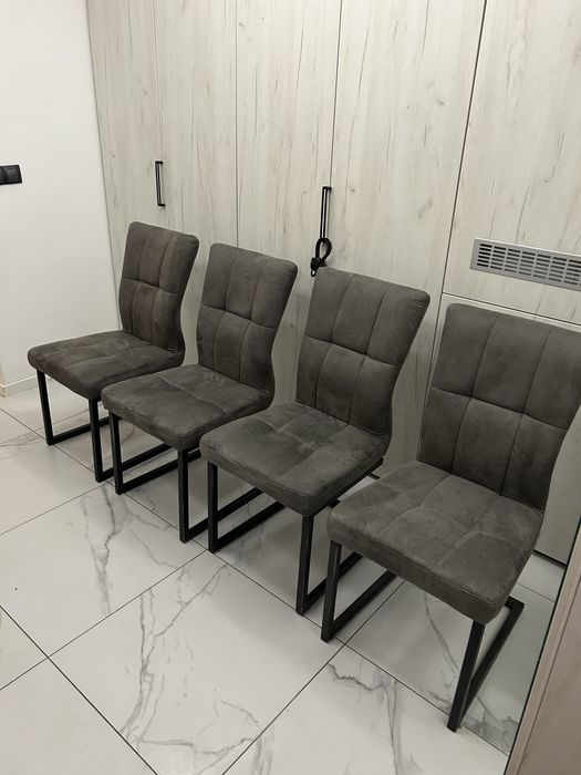 Трапезни столове