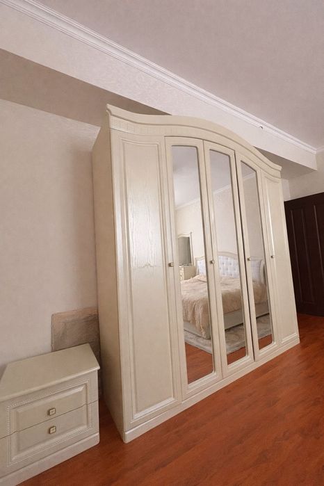 Продам спальный гарнитур