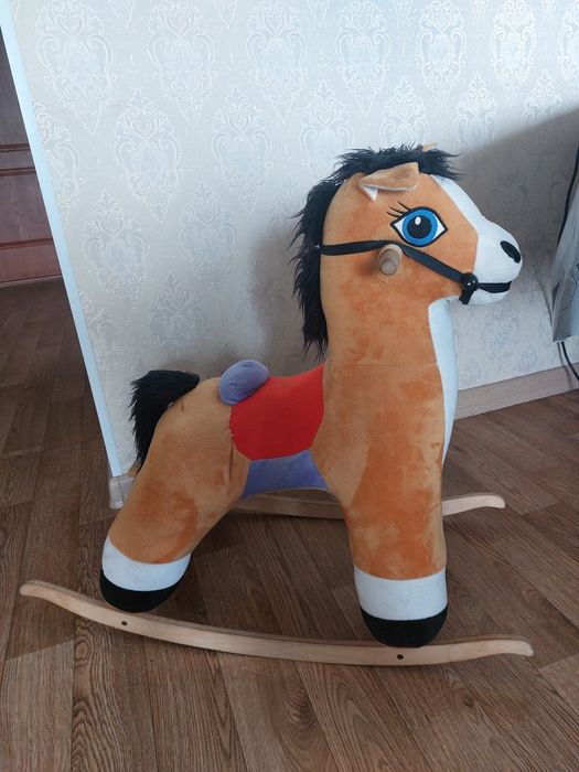 Продам детскую лошадку качалка