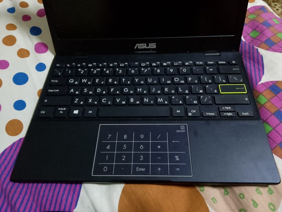 Asus нетбук в хорошем состоянии