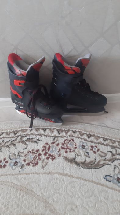 Продаю коньки хоккейные  размер 41