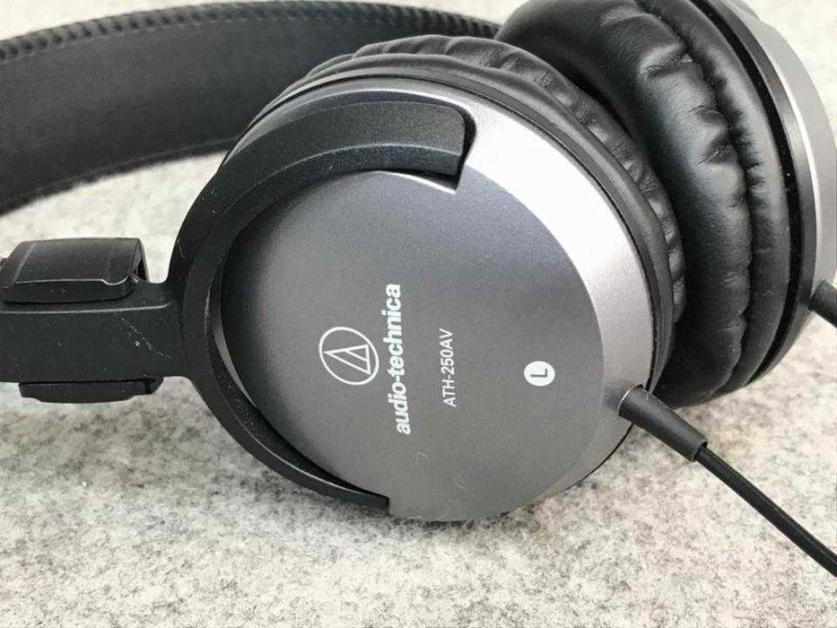 Hаушники Audio Technica ATH 250AV