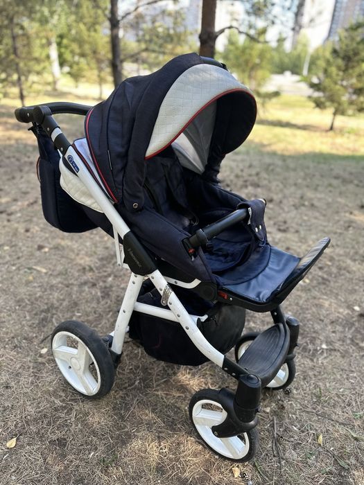 Продам коляску 3 в 1