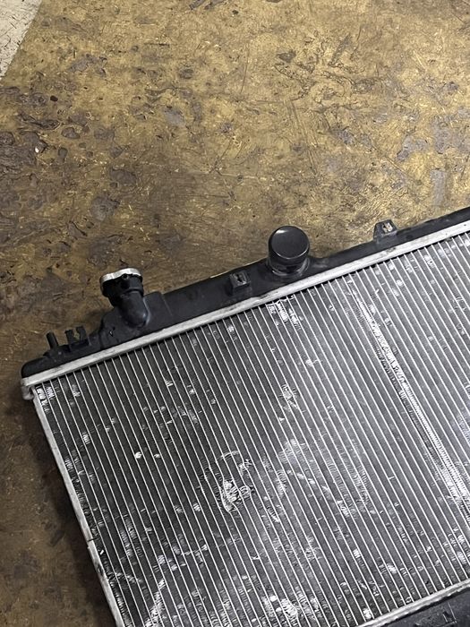 Продам радиатор на Subaru outback