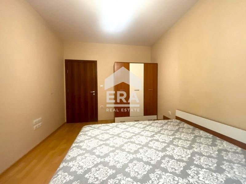 Двустаен обзаведен апартамент под наем, в тухлена сграда, район Окръжн