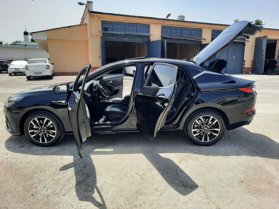 Avtomobil Jac J7