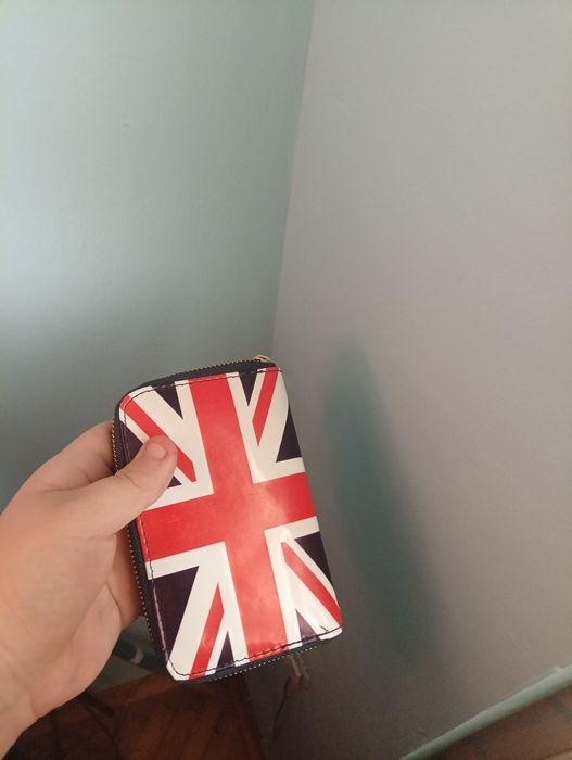 Продавам доста изискано протпоне със знамето на Англия