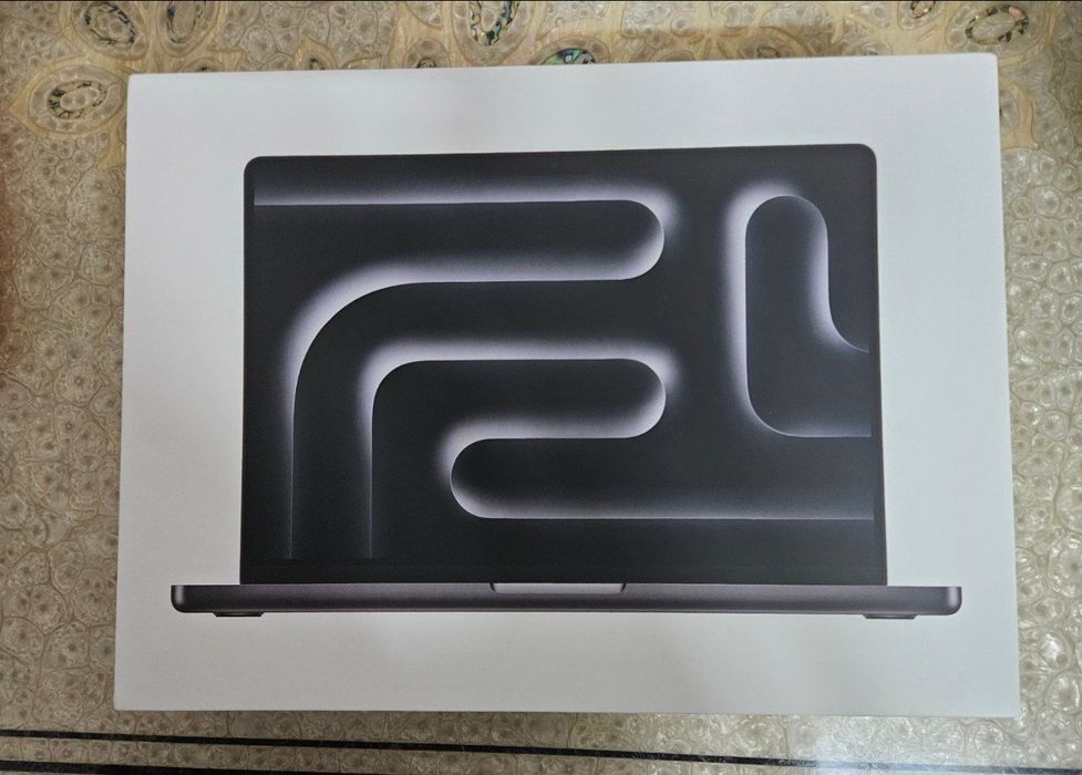 MacBook Pro M3 Pro spaceblack Ram 18GB/ssd 512 full box sotiladi