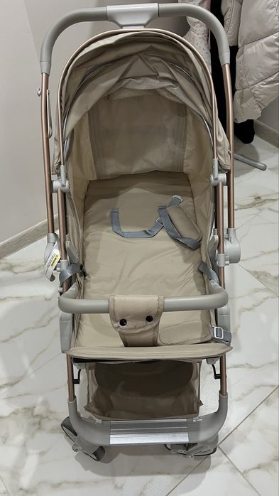 Прогулочная коляска новая