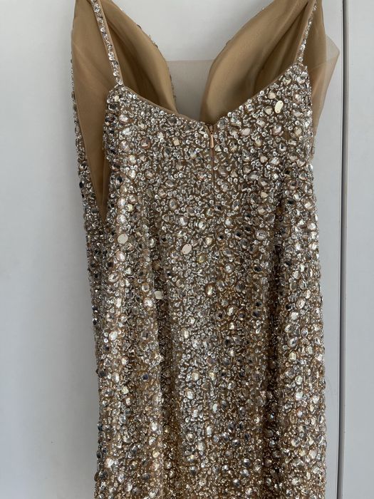 Rochie pietre nude ! Purtata o singura data 1 eveniment !