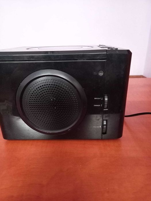 Radio CD Ceas Alarma 220v + 9V