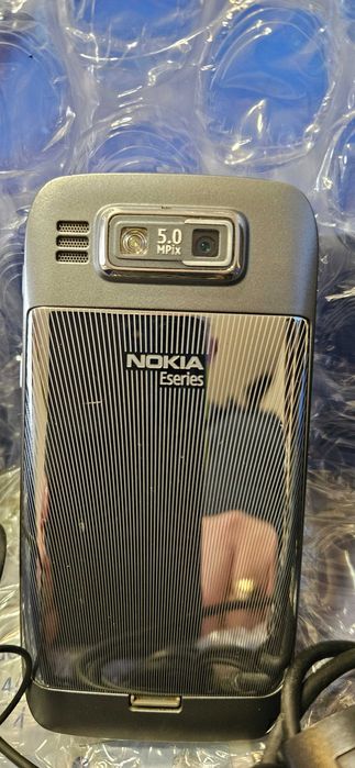 Телефон Nokia E72