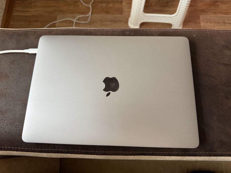 Продам MacBook Pro 2020