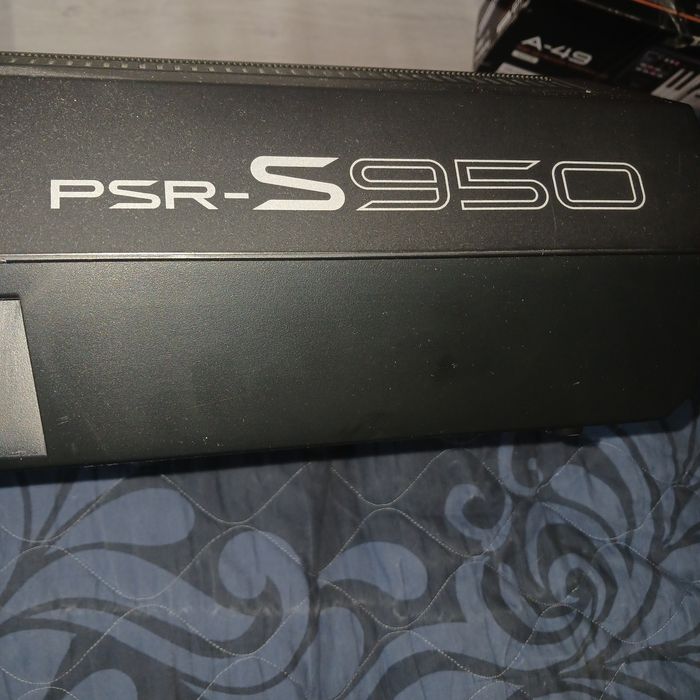 Продаётся синтезатор ямаха s 950