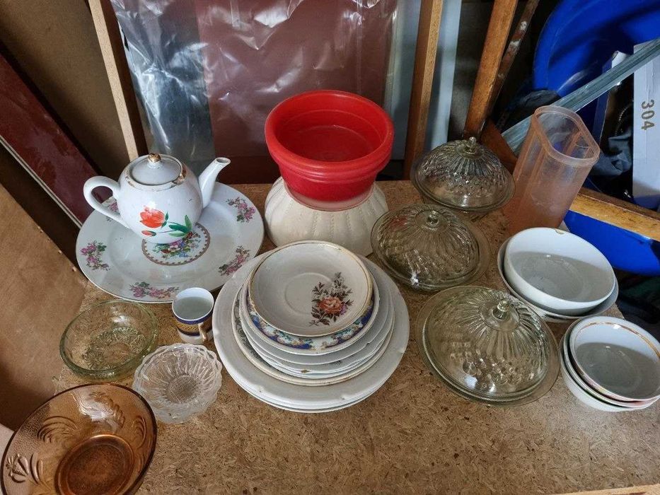 Посуда (со сколами) возможно кому-то надо