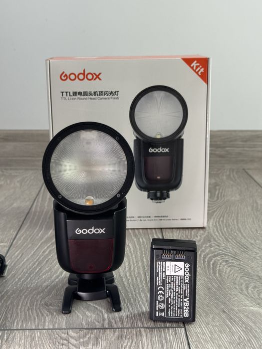 Bliț Godox V1 pentru Nikon