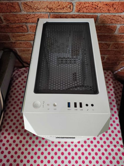 Carcasa PC Gaming AQIRYS Wezen White.