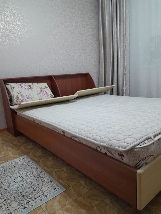 Продам двуспальную кровать