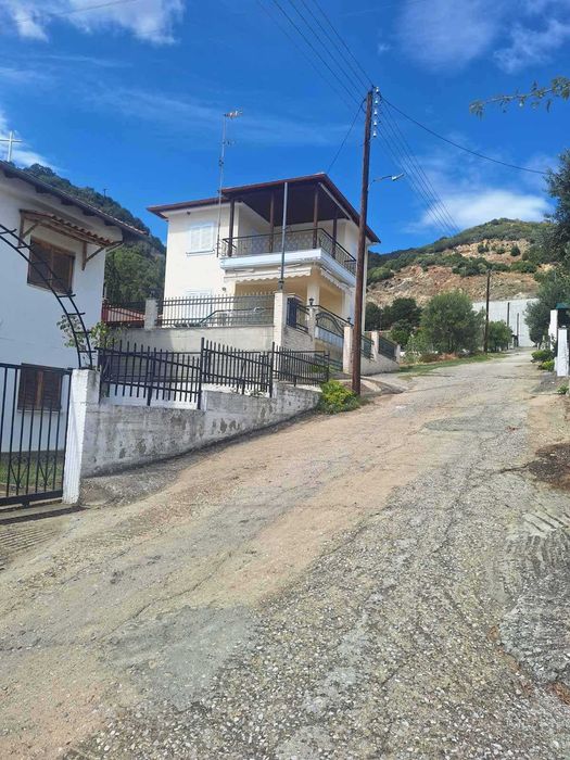 Продава триетажна къща 120 м2 с двор 280 м2 в Аспровалта, Гърция