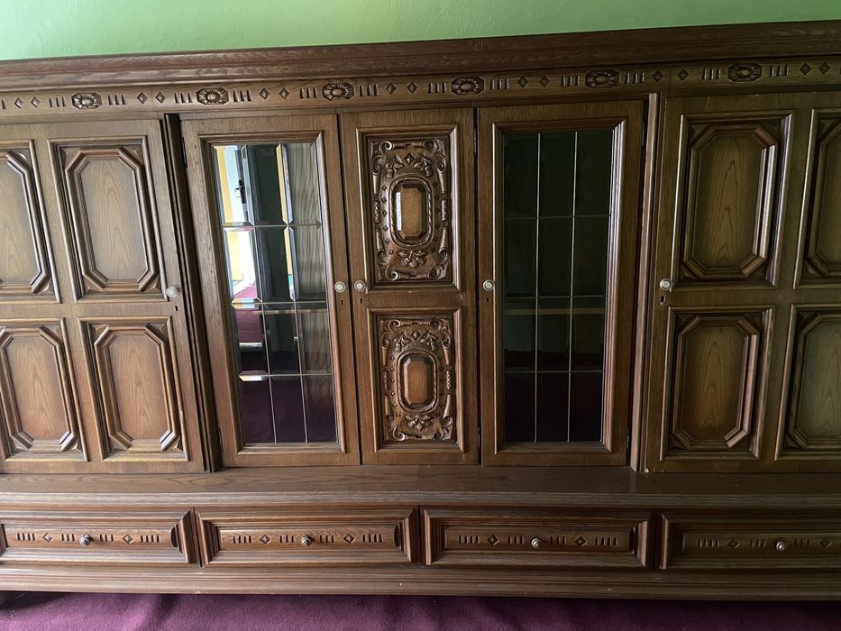 Старинен шкаф