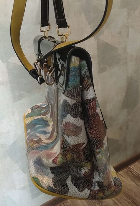 Продаётся сумка кожаная