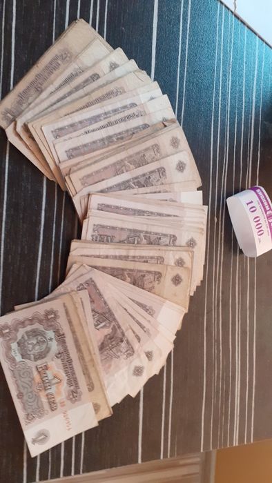 100 банкноти от 1лев цяла пачка