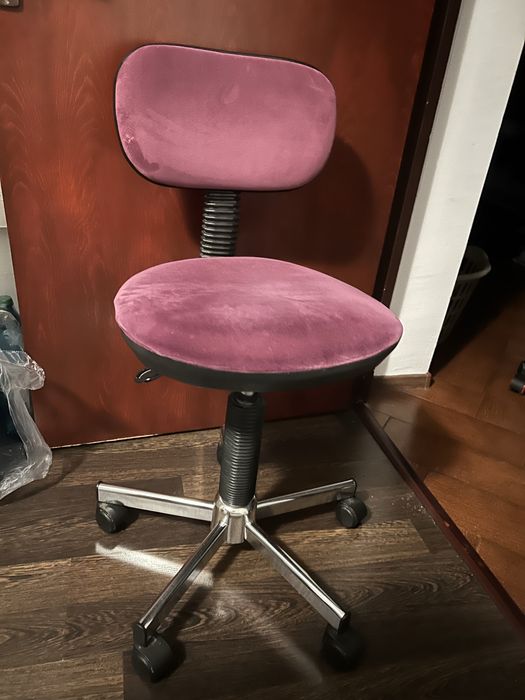 Scaun de birou confortabil – culoare roz