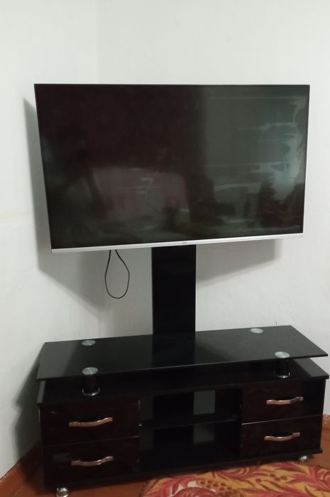 Продам подставку с телевизором Artel (43 диагональ)