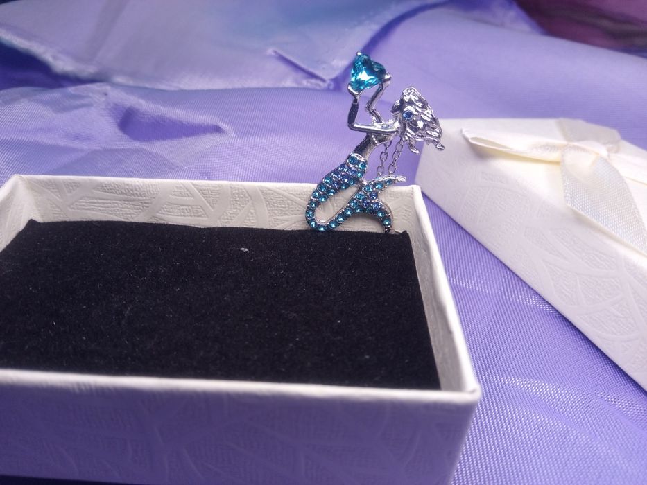 Русалка с кристали