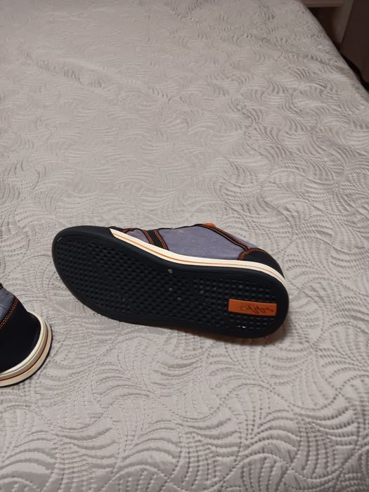 Продавам  обувки