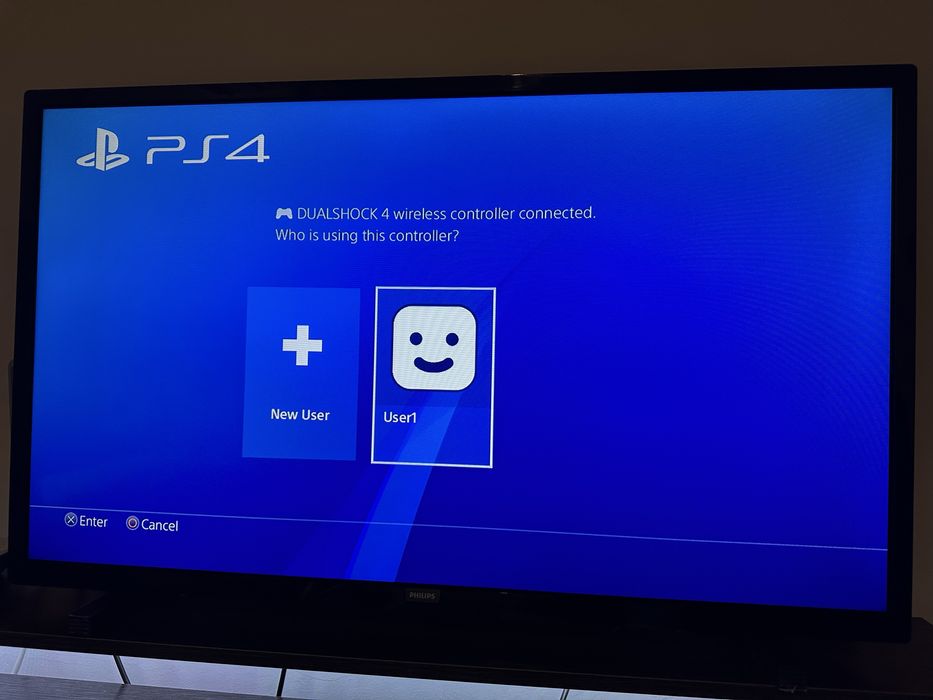Продавам PlayStation 4 Slim 500GB
