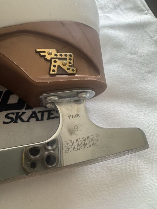 Продам коньки для фигурного катания!