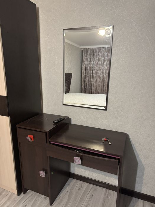 Шкаф четырехдверный и тумбы