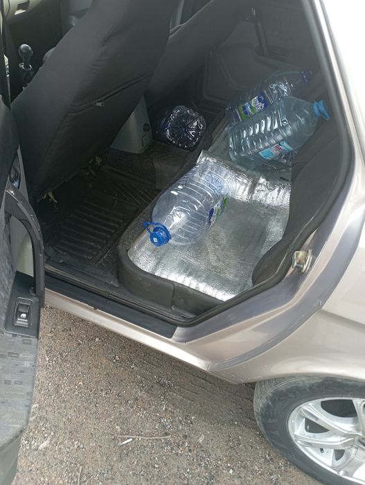 Volga gaz 31105 sotiladi