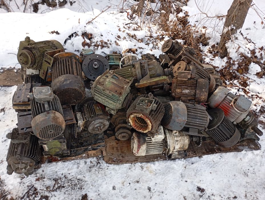 Продам электромоторы редукторы