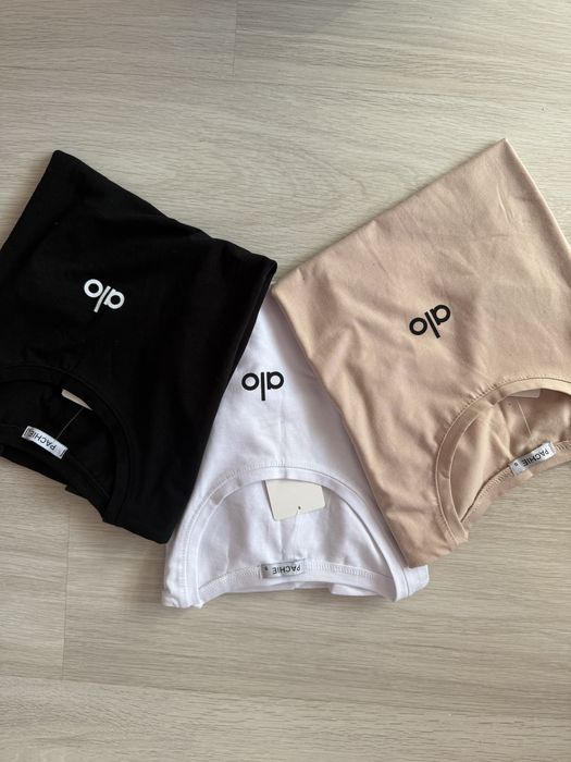 Тениски с логото на “Alo” в три цвята