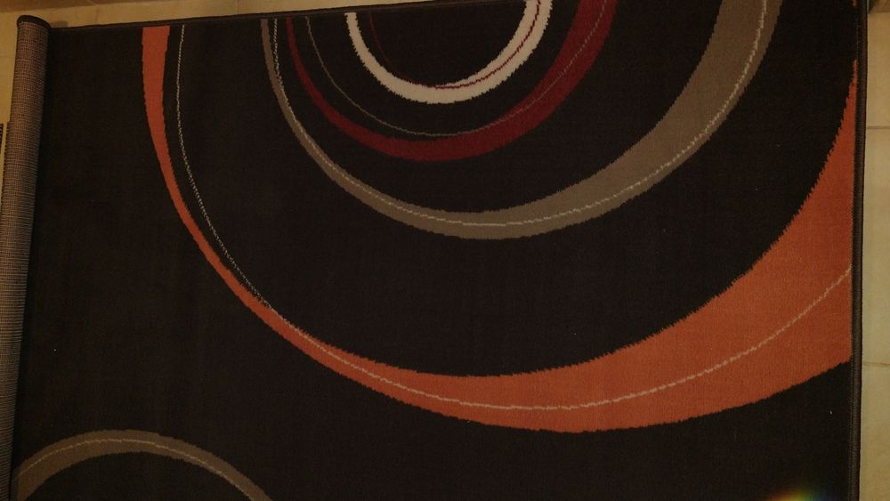 чисто Нов топъл килим,36€ много мек