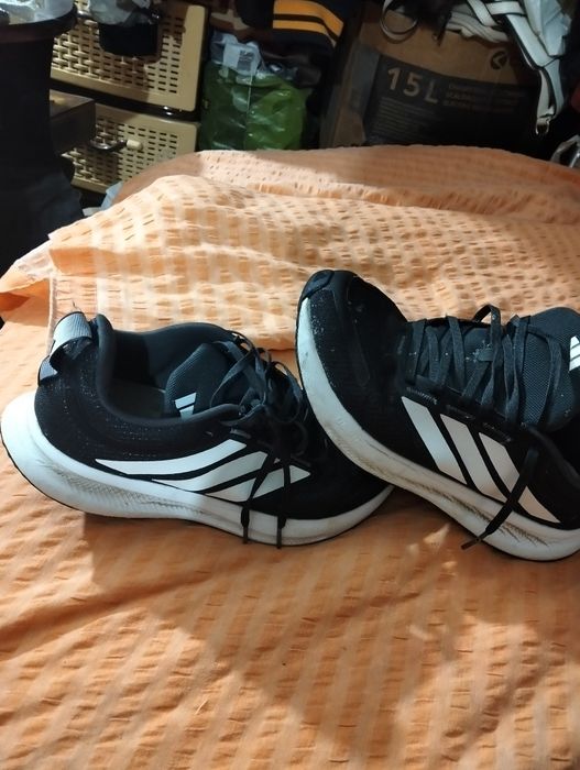 Adidași măsura 40