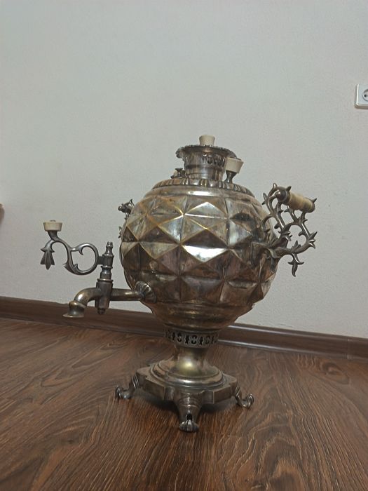 Кадимий самовар сотилади
