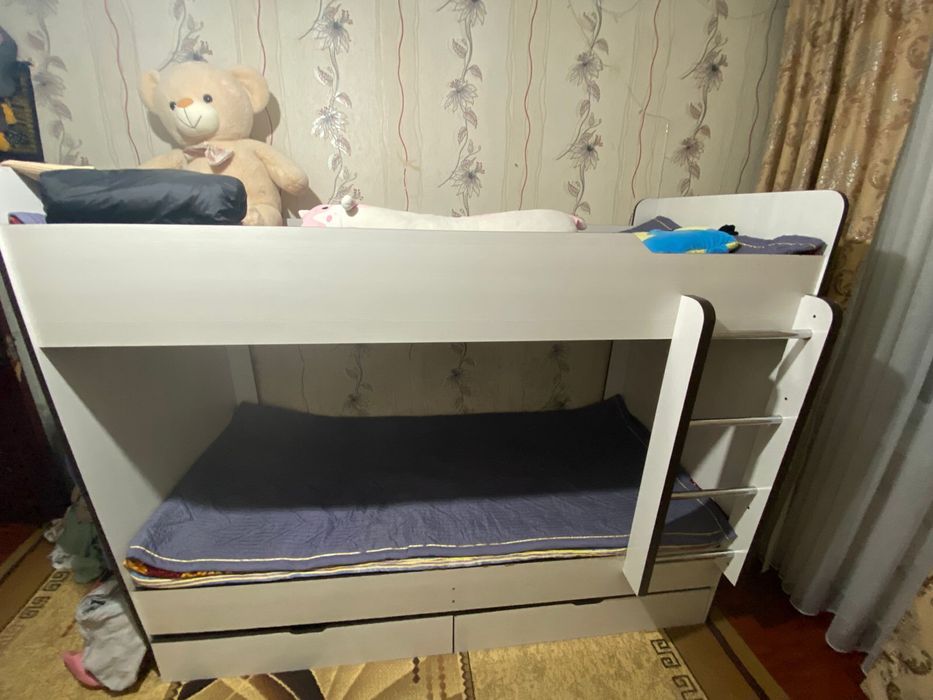Кровать двухъярусная продается