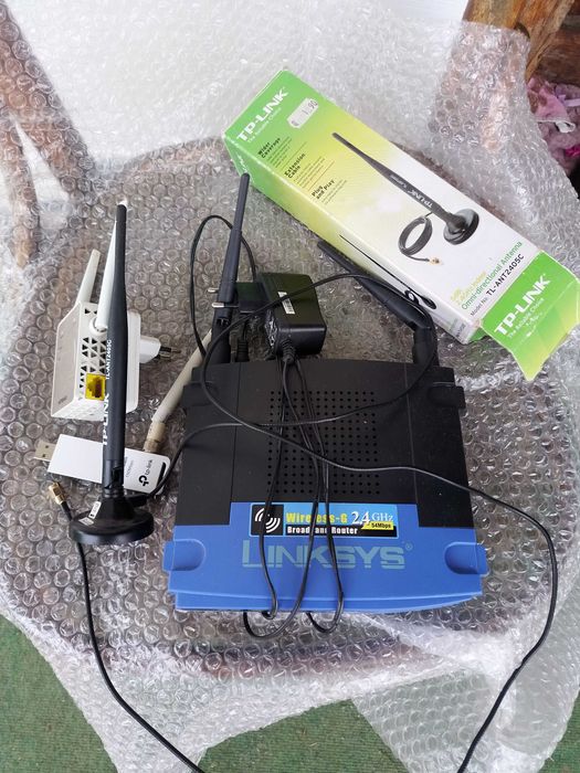 Мрежов комплект: Двубандов Extender Netgear + Рутер Linksys + 2 бр. Wi-Fi Антени