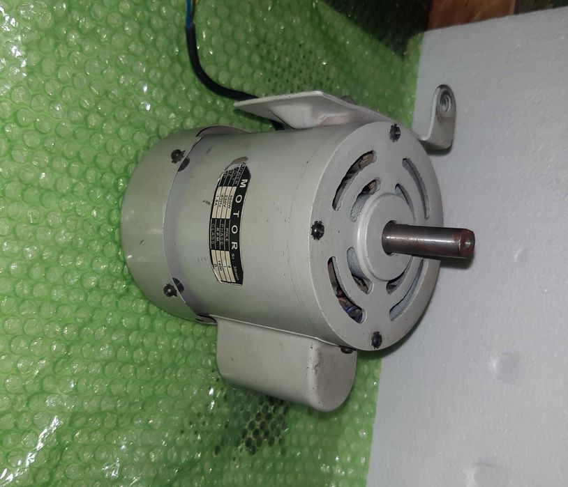 Motor electric, 350 Wati/1400 RPM /220V, pentru masina gaurit de banc