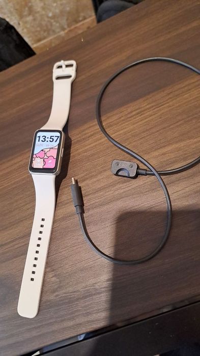 Samsung galaxy fit3 silver + подарък аксесоари
