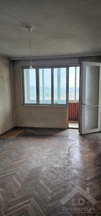 Четиристаен апартамент в близост до Първо районно, гр.Варна